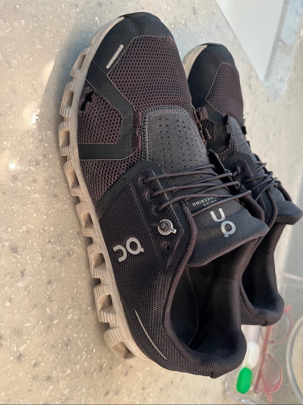 On Cloud black and white running shoes Sz 8 - Picture 4 of 7